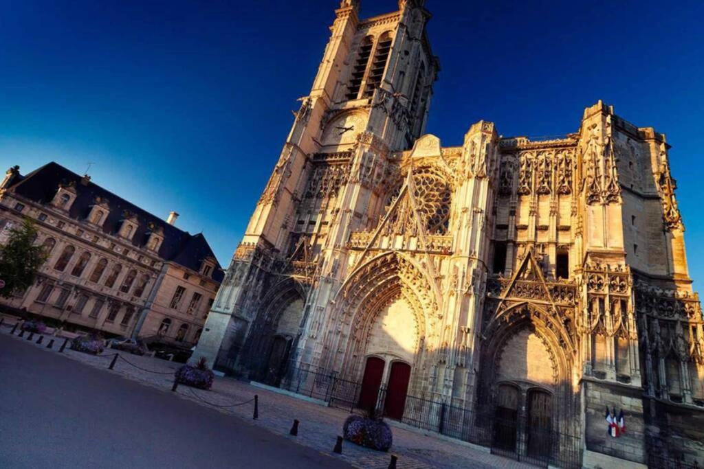 Colibri Studio Coeur De Ville Mon Groom Troyes Exterior foto